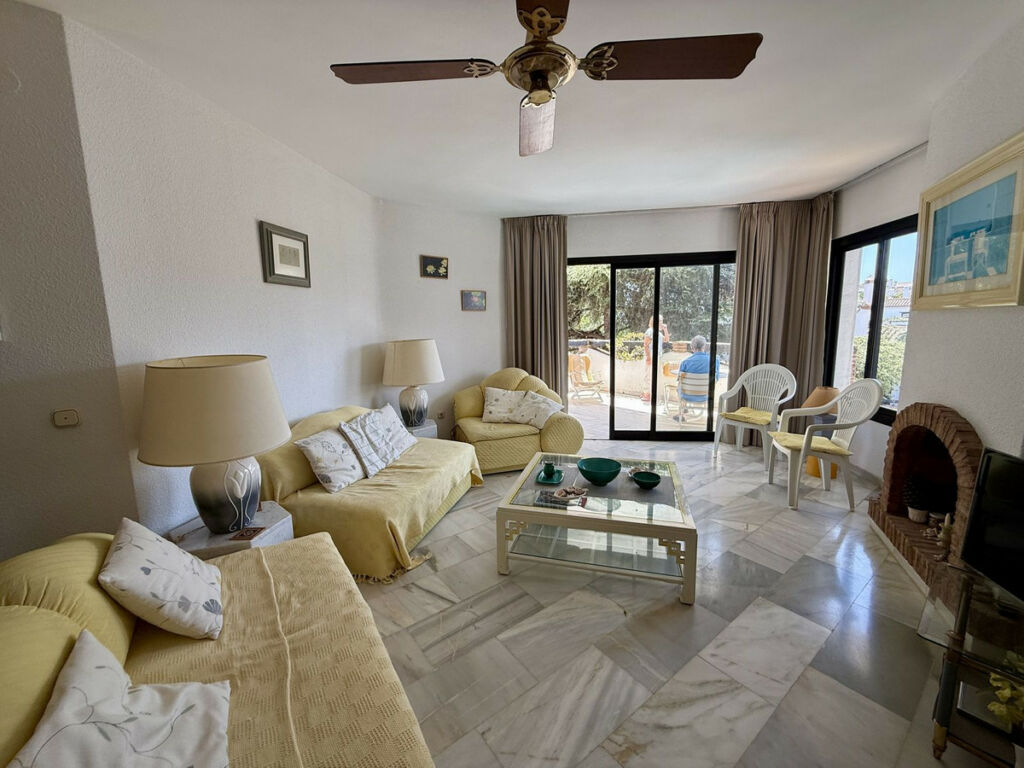 Middle Floor Apartment Calahonda Málaga - image 10