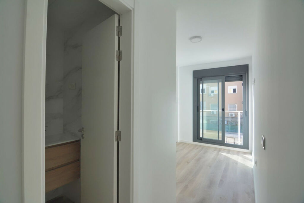 Middle Floor Apartment Fuengirola Málaga - image 10