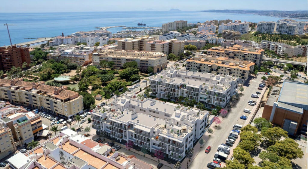 Middle Floor Apartment Estepona Málaga - image 10