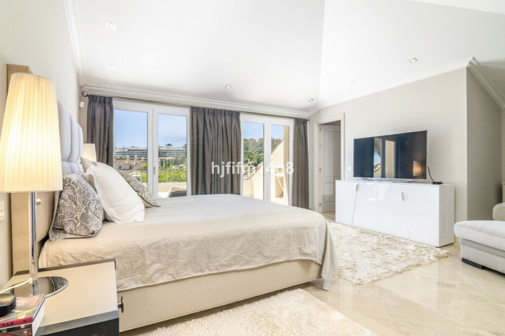 Penthouse Duplex Nueva Andalucía Málaga - image 10