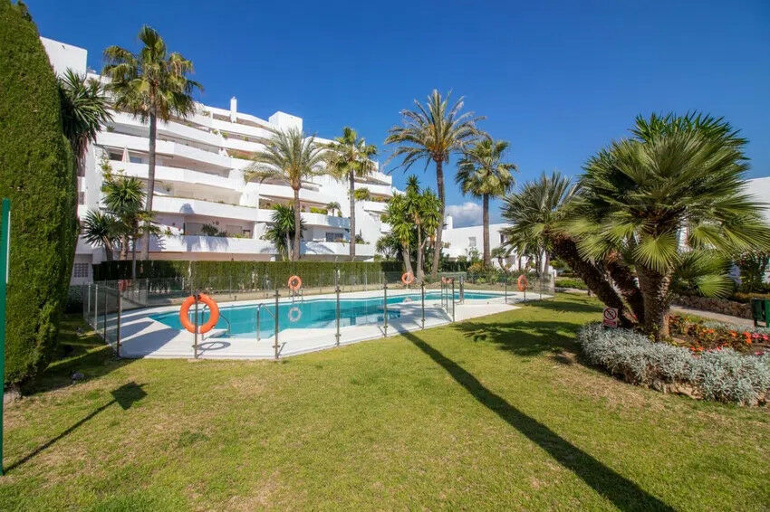 Middle Floor Apartment Nueva Andalucía Málaga - image 10