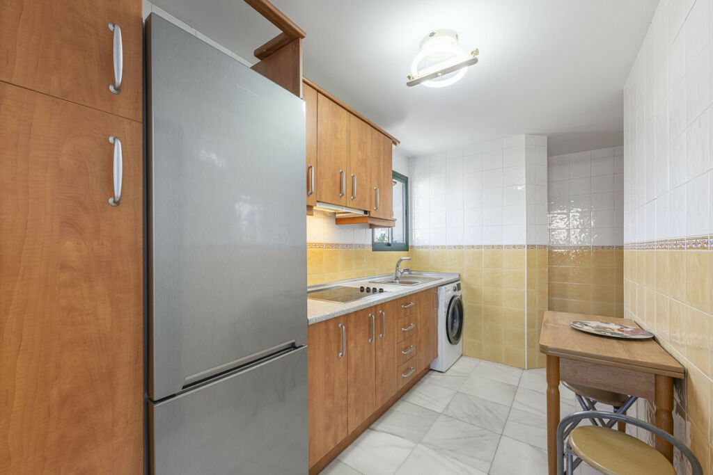 Middle Floor Apartment Fuengirola Málaga - image 10