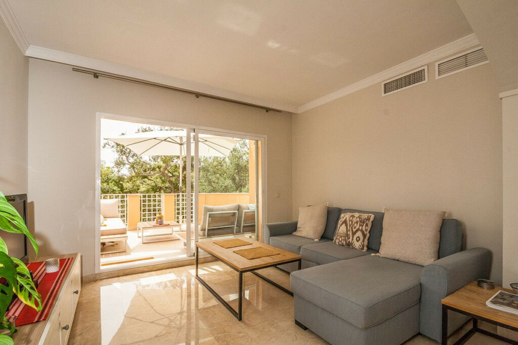 Middle Floor Apartment Elviria Málaga - image 10