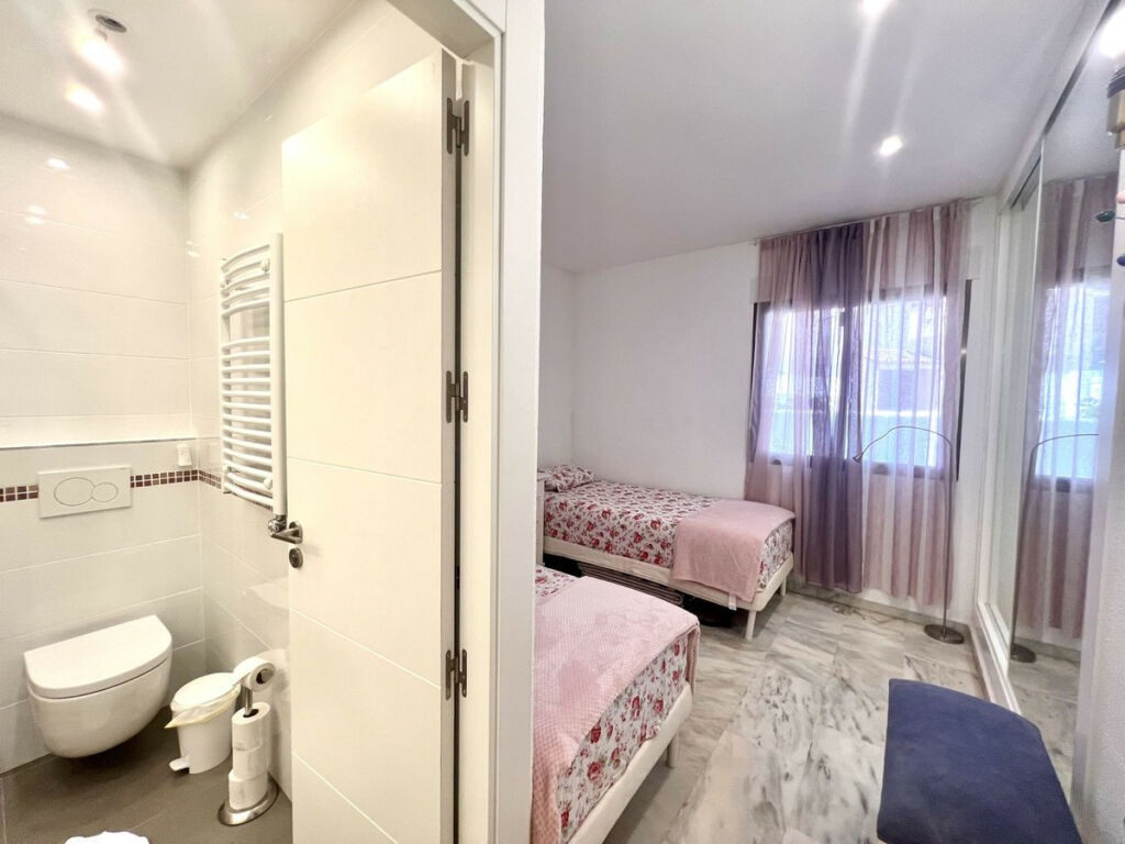 Ground Floor Apartment Elviria Málaga - image 10