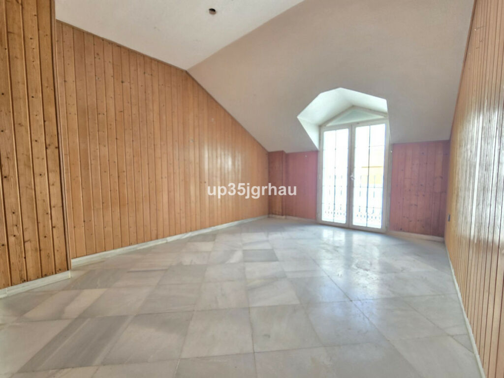 Top Floor Apartment Estepona Málaga - image 10