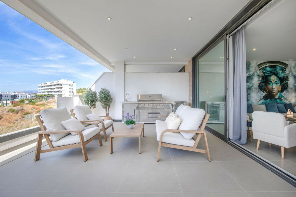 Middle Floor Apartment Higueron Málaga - image 10