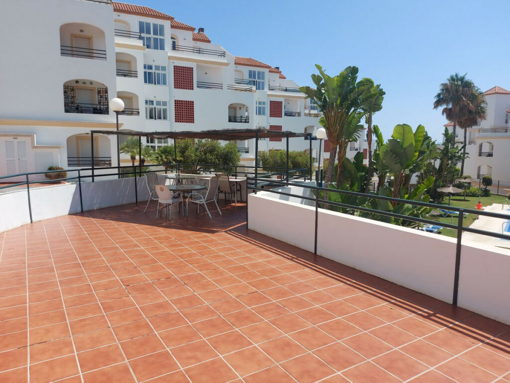 Middle Floor Apartment La Duquesa Málaga - image 10