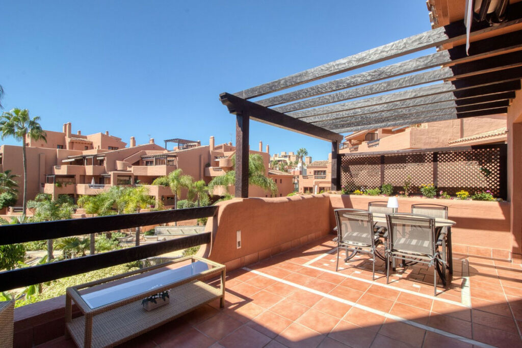 Middle Floor Apartment Estepona Málaga - image 10