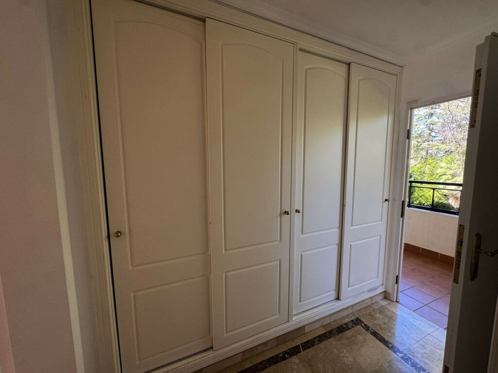 Middle Floor Apartment Las Brisas Málaga - image 10