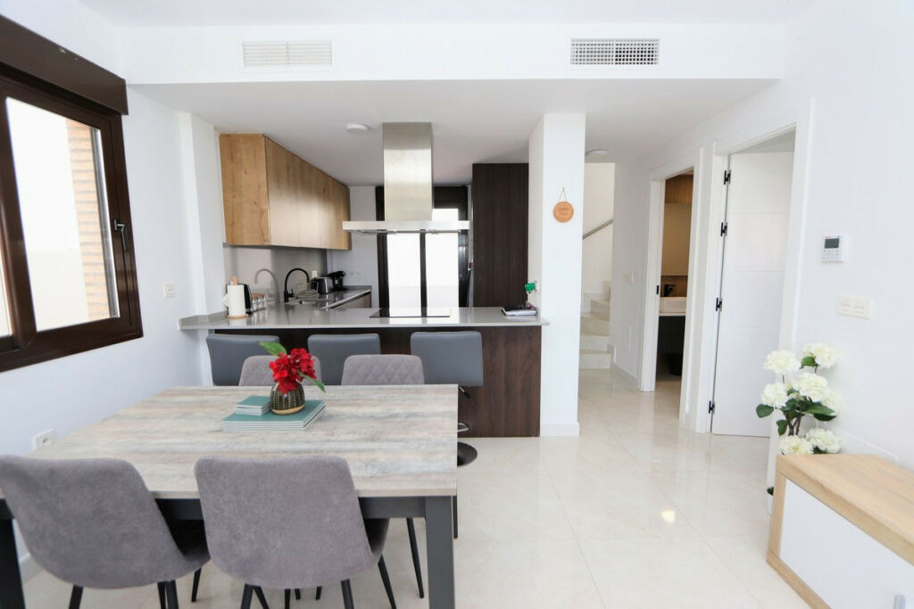 Detached Villa Villamartin Alicante - image 10