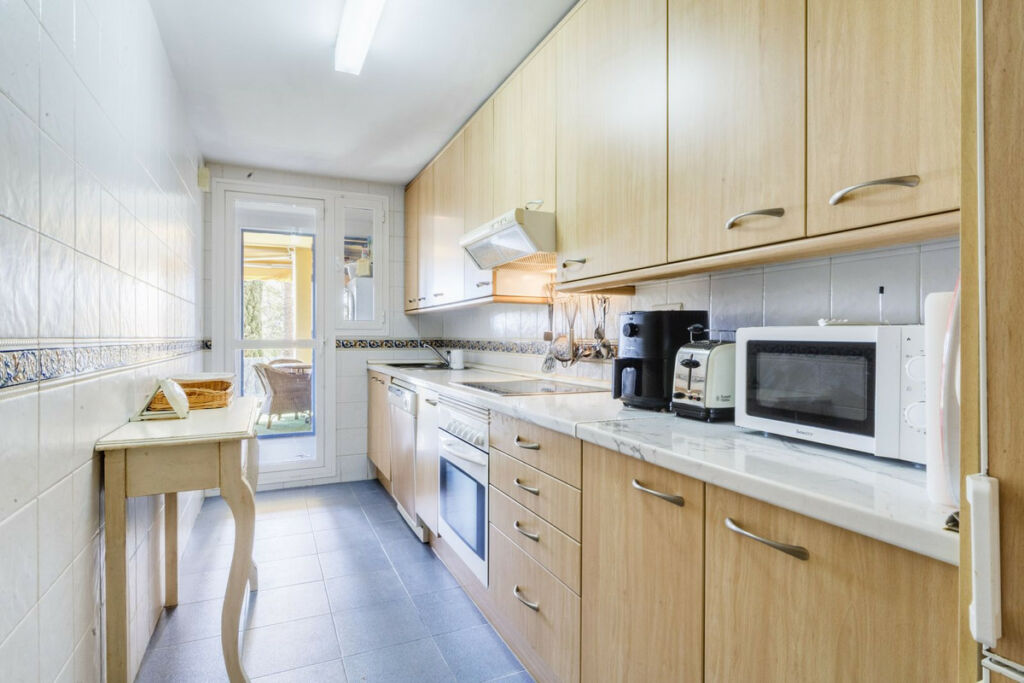 Middle Floor Apartment Bahía de Marbella Málaga - image 10