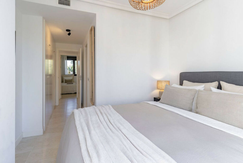 Middle Floor Apartment Estepona Málaga - image 10
