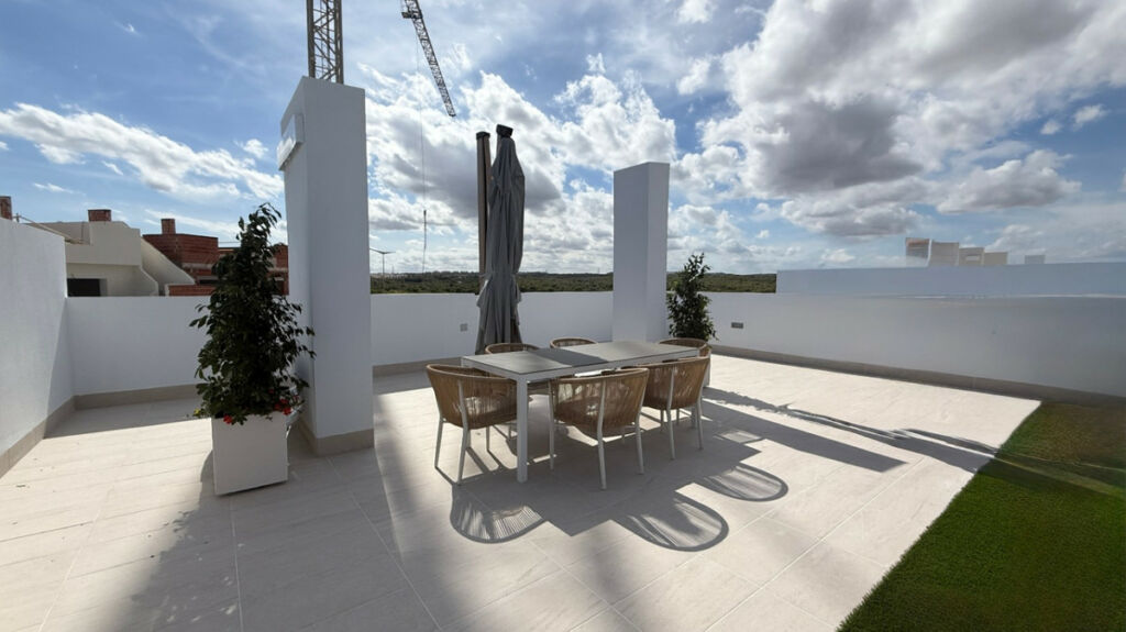Middle Floor Apartment Torrevieja Alicante - image 10
