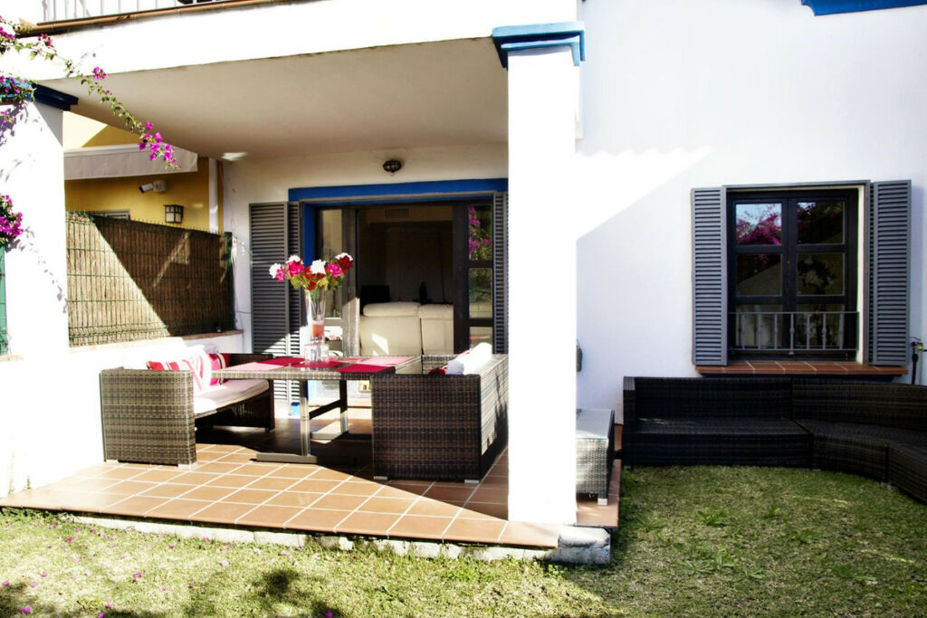 Townhouse Guadalmina Alta Málaga - image 10