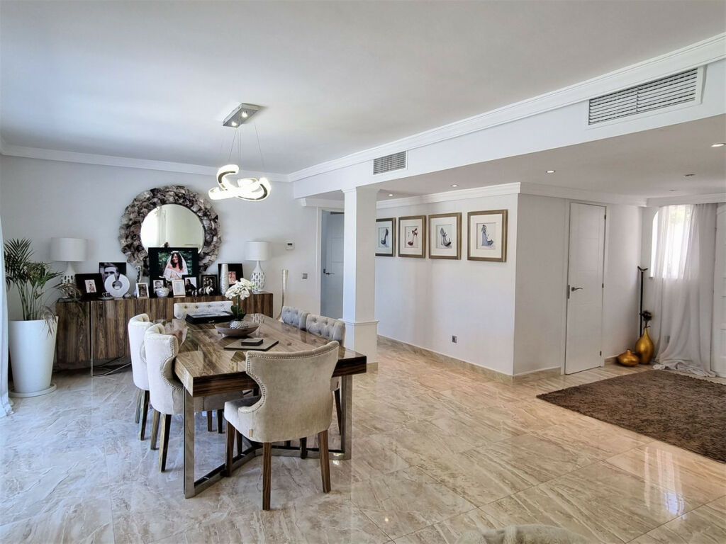 Detached Villa Elviria Málaga - image 10