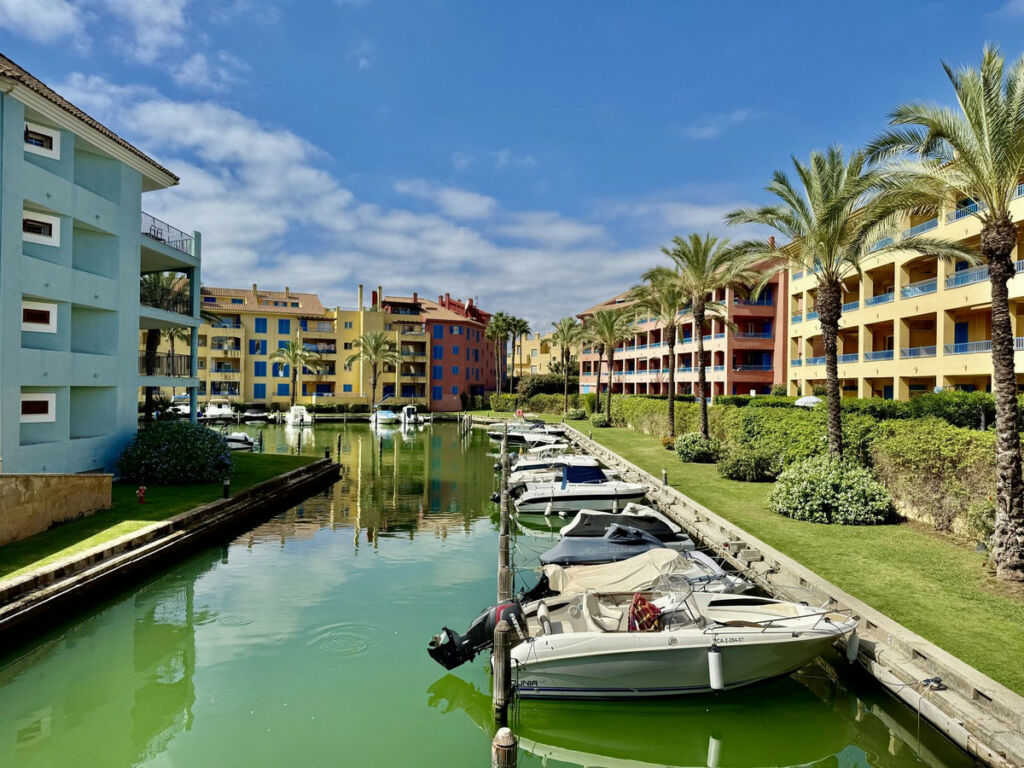 Middle Floor Apartment Sotogrande Puerto Cádiz - image 10