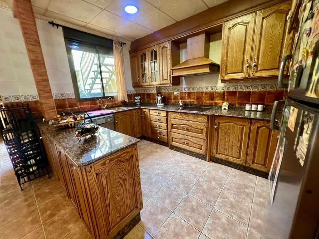 Townhouse Pinoso Alicante - image 10