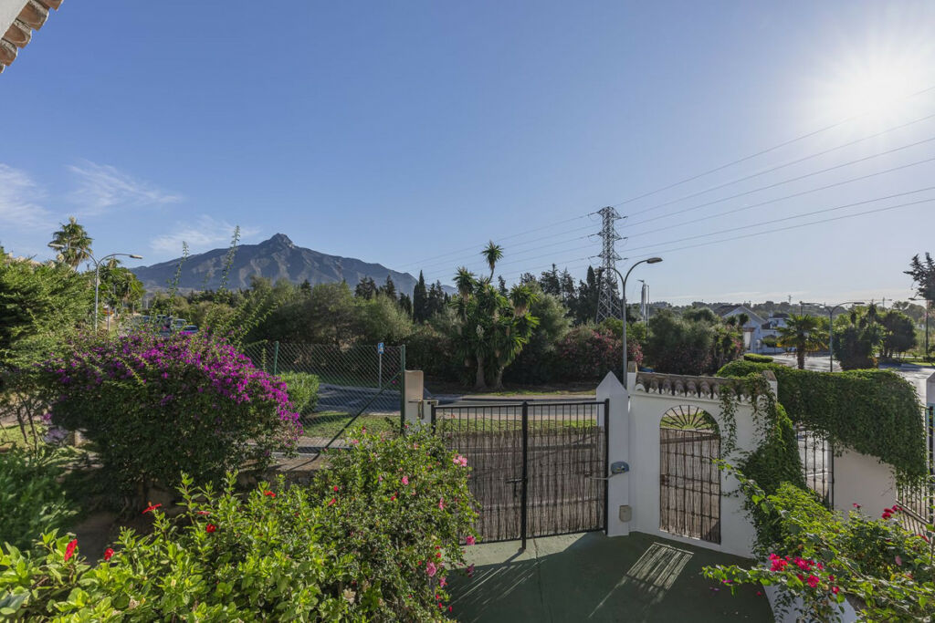 Semi-Detached House Nueva Andalucía Málaga - image 10