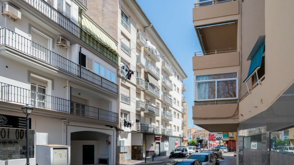 Middle Floor Apartment Fuengirola Málaga - image 10