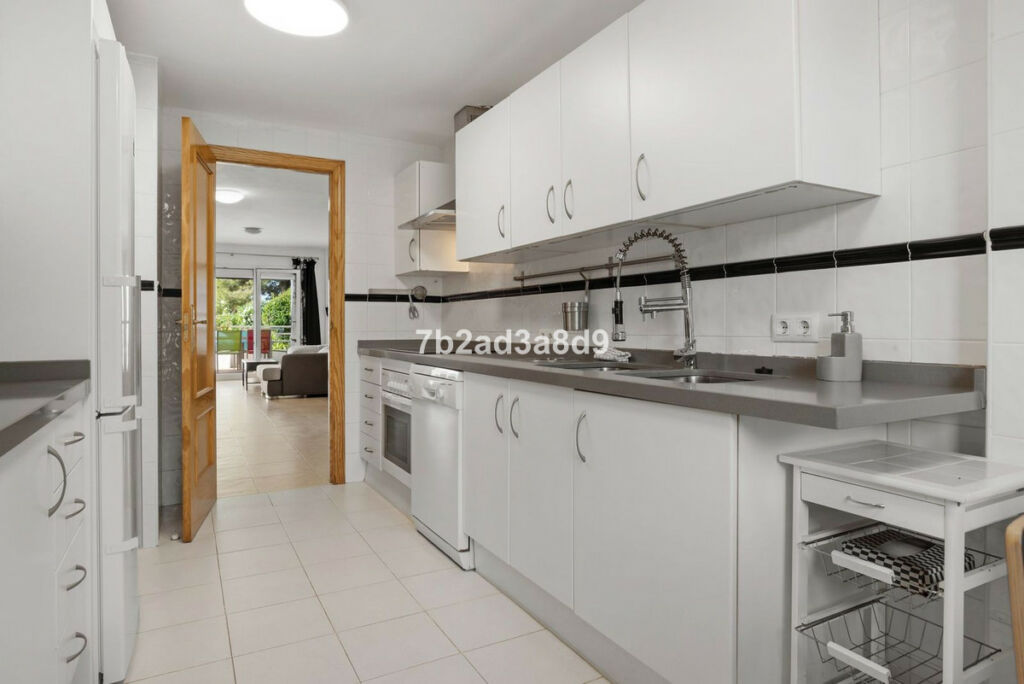Ground Floor Apartment Selwo Málaga - image 10
