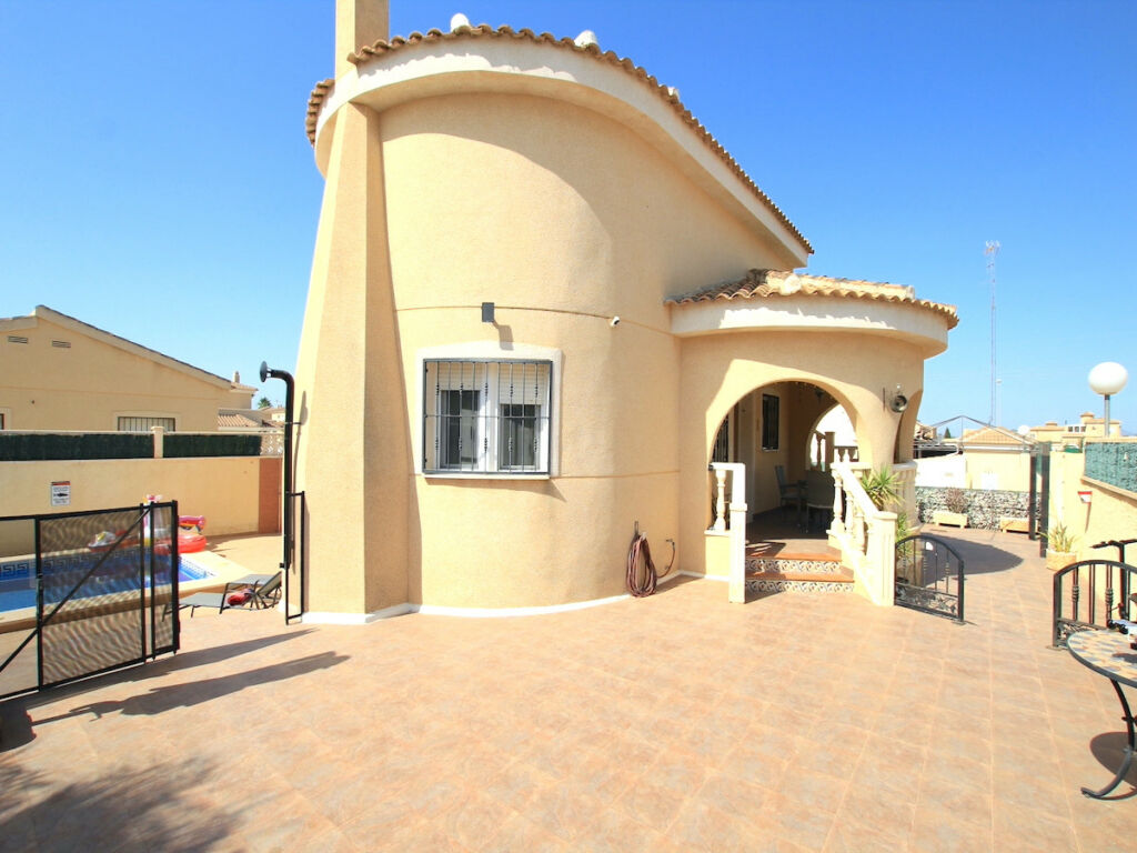 Detached Villa Benimar Alicante - image 10