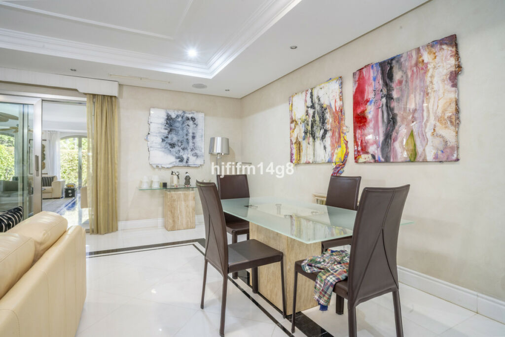 Ground Floor Apartment Puerto Banús Málaga - image 10
