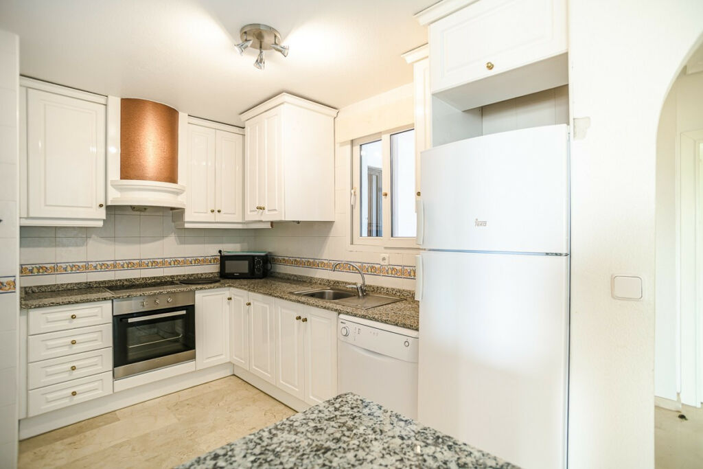 Middle Floor Apartment Villamartin Alicante - image 10