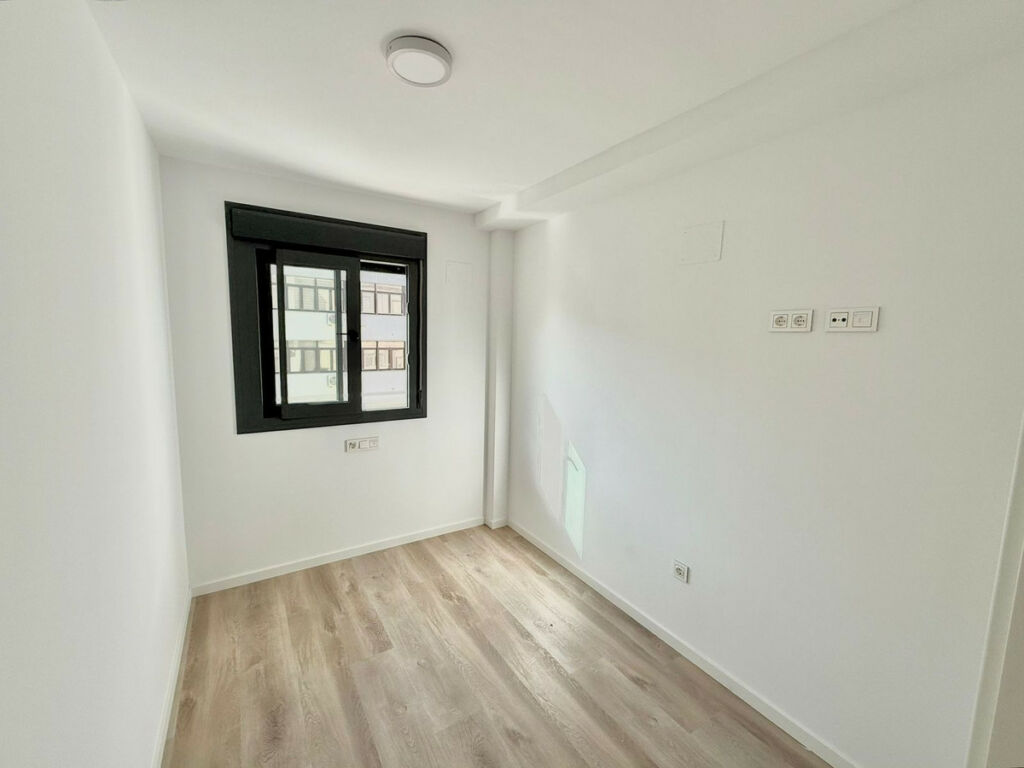 Middle Floor Apartment Fuengirola Málaga - image 10