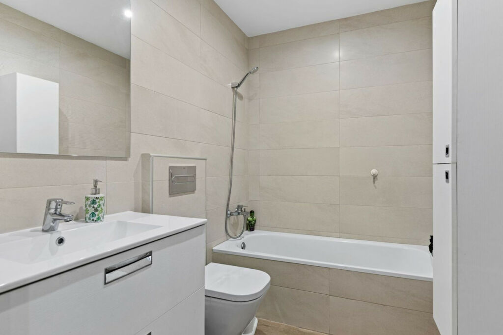 Detached Villa Estepona Málaga - image 10