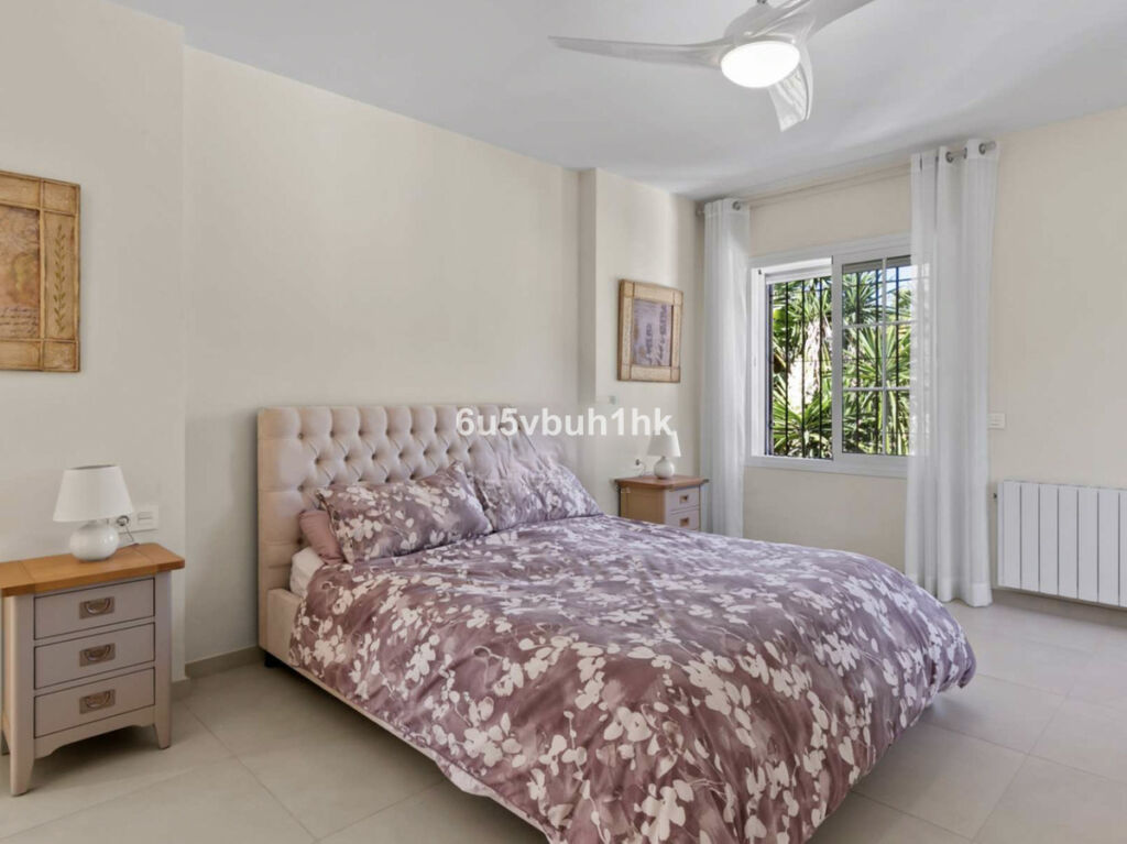 Townhouse El Paraiso Málaga - image 10