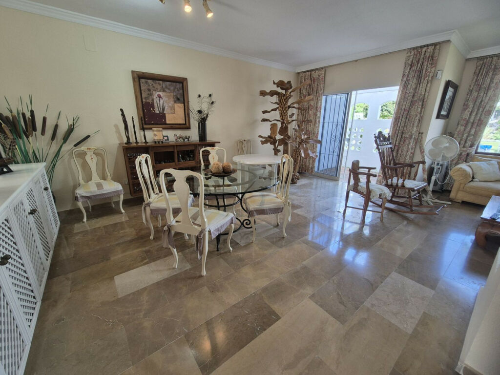 Townhouse Guadalmina Baja Málaga - image 8