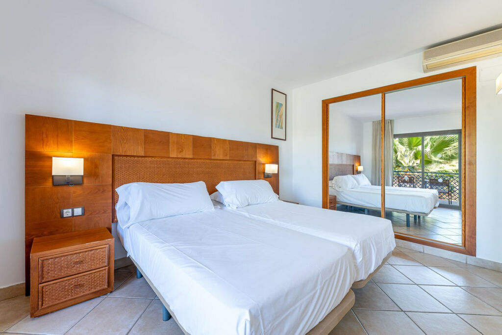 Top Floor Apartment Benahavís Málaga - image 10