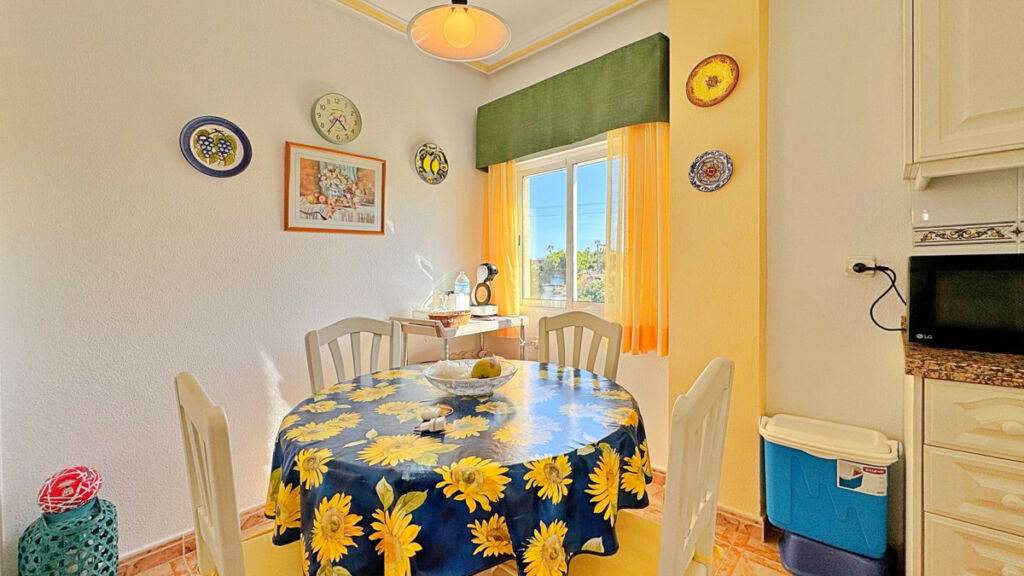 Middle Floor Apartment La Zenia Alicante - image 10