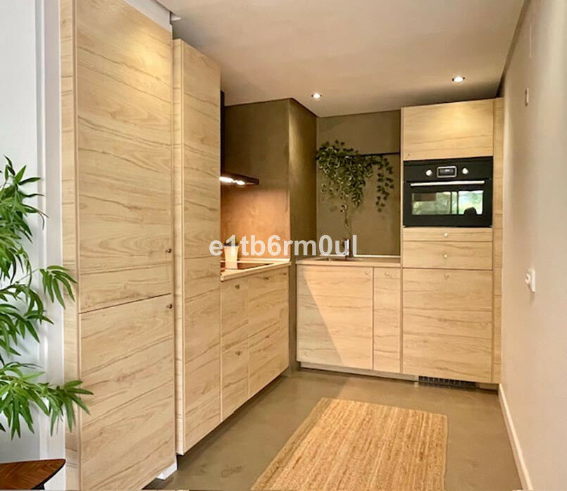 Middle Floor Apartment The Golden Mile Málaga - image 10