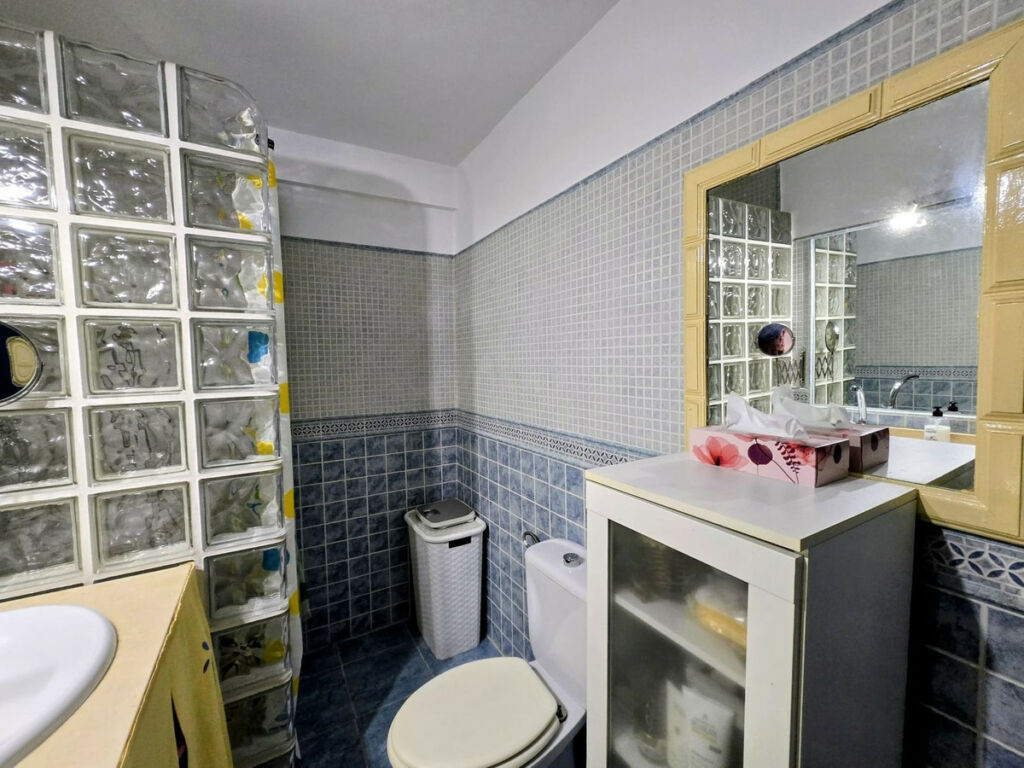 Middle Floor Apartment Montemar Málaga - image 10