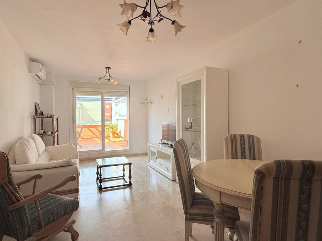 Middle Floor Apartment Las Lagunas Málaga - image 10