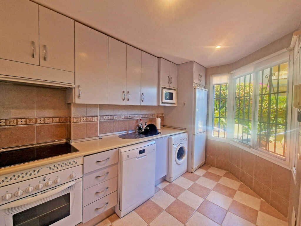 Semi-Detached House Cabopino Málaga - image 10