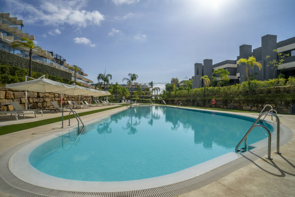 Middle Floor Apartment Estepona Málaga - image 10