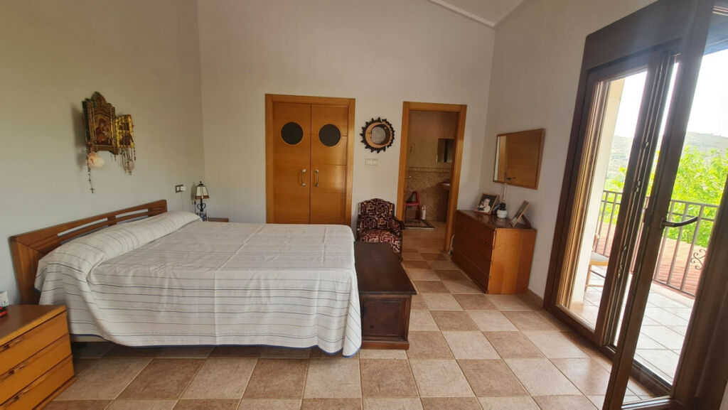 Detached Villa Petrer Alicante - image 15