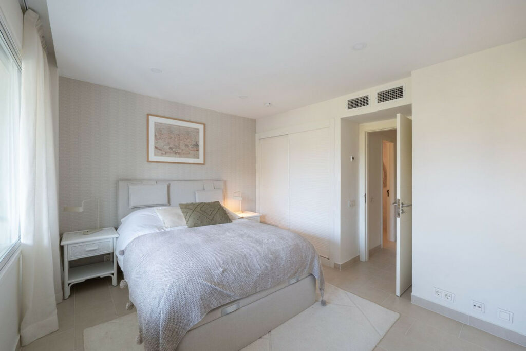 Middle Floor Apartment Estepona Málaga - image 10