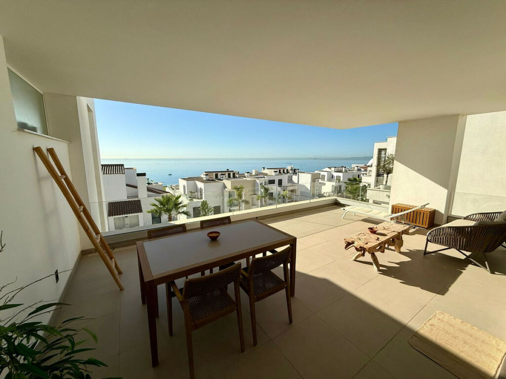 Middle Floor Apartment La Alcaidesa Cádiz - image 10
