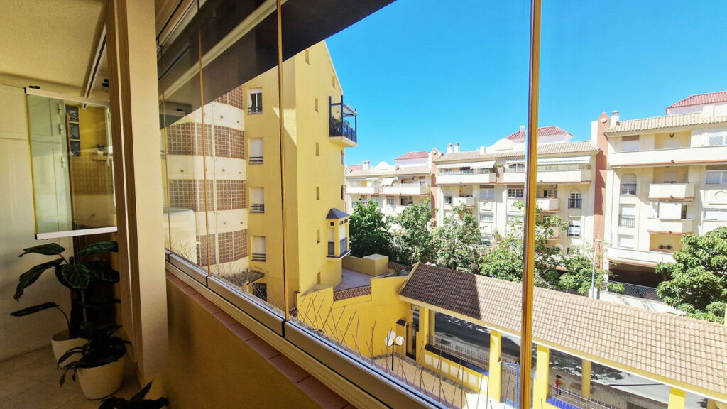 Middle Floor Apartment Benalmadena Málaga - image 10