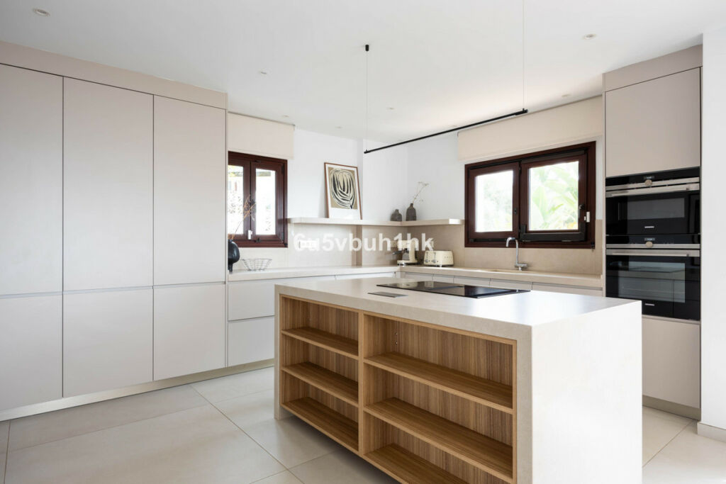 Detached Villa Marbella Málaga - image 10