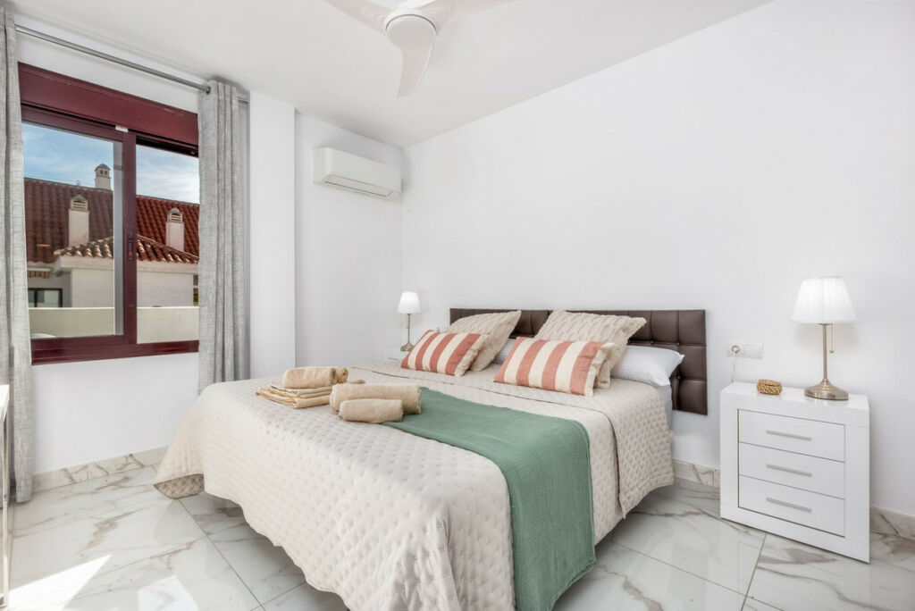 Middle Floor Apartment Nueva Andalucía Málaga - image 7