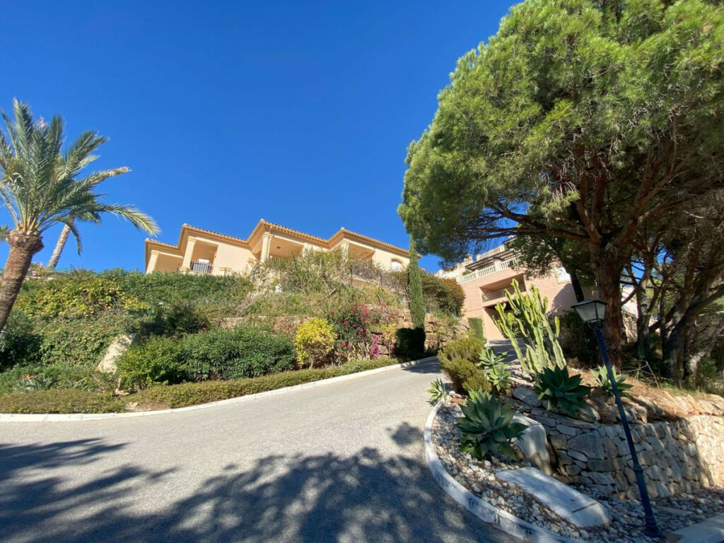 Detached Villa Elviria Málaga - image 11