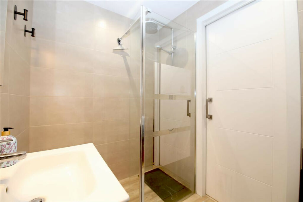 Middle Floor Apartment Estepona Málaga - image 10
