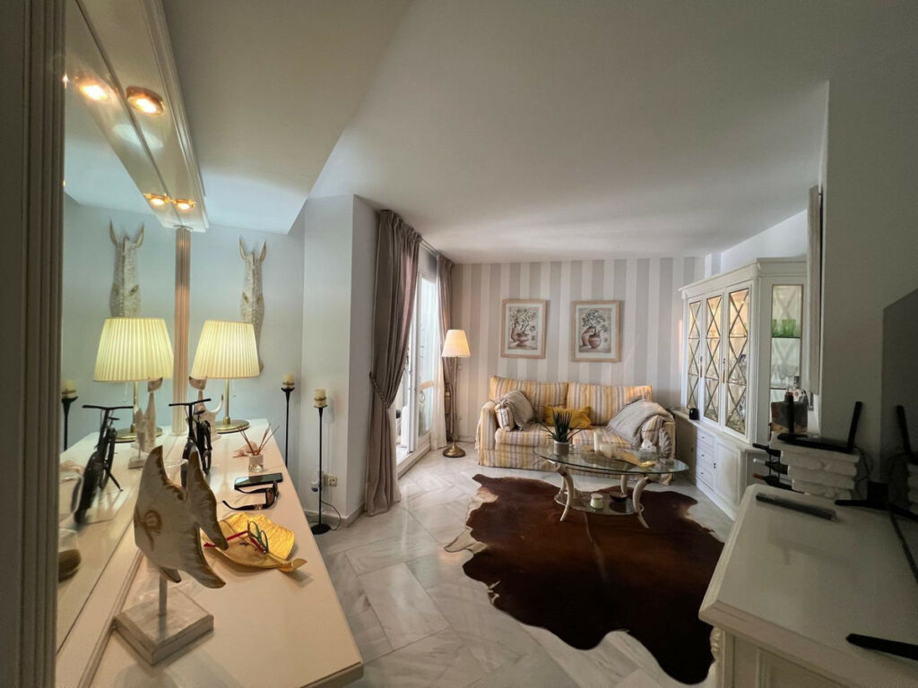 Middle Floor Apartment Benalmadena Málaga - image 10