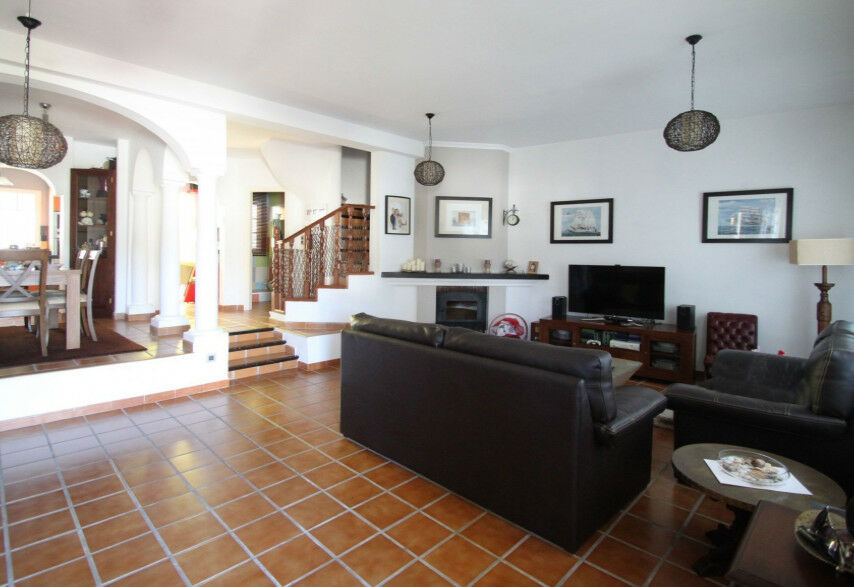 Townhouse Istán Málaga - image 10