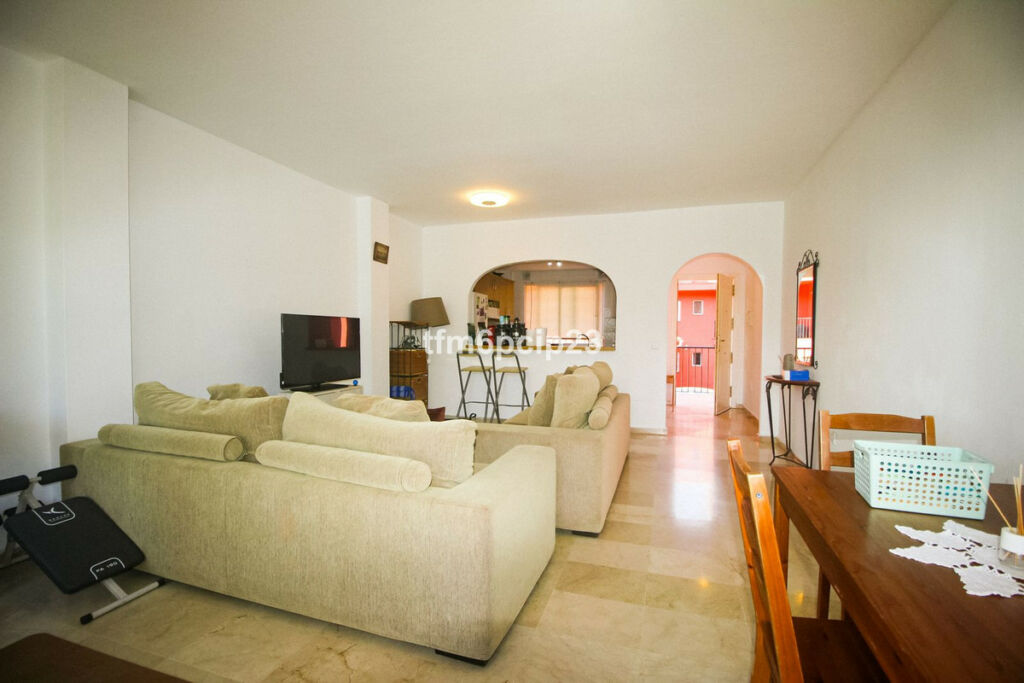 Middle Floor Apartment La Duquesa Málaga - image 10