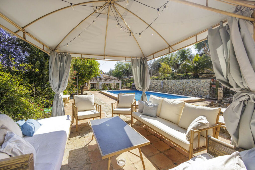 Detached Villa Riogordo Málaga - image 10